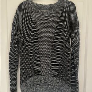 Lulu Lemon Black and White Women's Sweater
